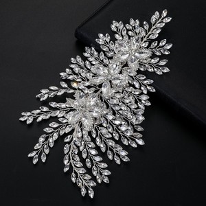 Applicazione Floreale 3D in Filo Metallico Colorato Personalizzata, Fatta a Mano, con Strass e Pannelli in Cristallo per Abiti <span class=keywords><strong>da</strong></span> <span class=keywords><strong>Damigella</strong></span> e <span class=keywords><strong>da</strong></span> Sera - Product Image 3