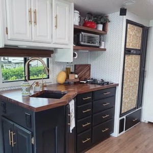 Cuisine modulaire en bois moderne et légère pour camping-car - Product Image 3
