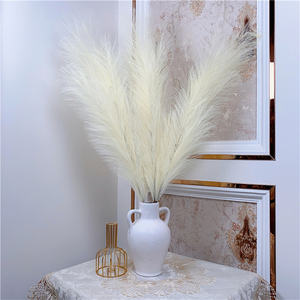 Faux Large Beige Pampas Grass Grey Pampas Grass Arreglo para Decoración - Product Image 1