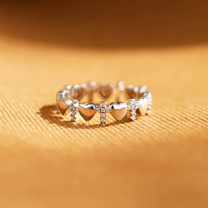 Anello a Forma di Cuore e Croce, Design Minimalista ed Elegante, Gioiello da Donna in Stile Dolce per Uso Quotidiano - Product Image 6