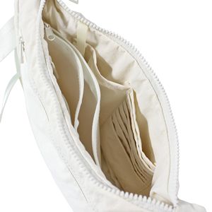 حقيبة كتف هلالية الشكل من النايلون بالجملة، حقيبة كروس عالية الجودة مقاومة للماء للسفر، خفيفة الوزن مع خيار طباعة شعار مخصص - Product Image 3