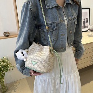 Nuova Borsa a Tracolla Estiva 2024 in Paglia Intrecciata con Grande Capacità, Chiusura a Coulisse e Catena - Product Image 2