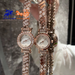 Reloj de Lujo para Mujer Marca H, Set de Cinco Pulseras, Reloj de Cuarzo Moderno, Elegante Accesorio con Cristales de Estrás - Product Image 2