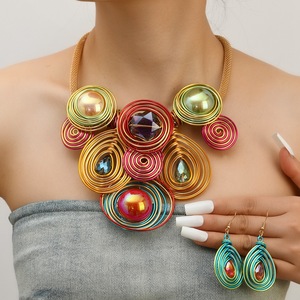 Collar grande hecho a mano, conjunto de pendientes, alambre de aluminio trenzado, cuentas de cristal, nuevo diseño, joyería de moda para mujer, aleación transfronteriza - Product Image 1