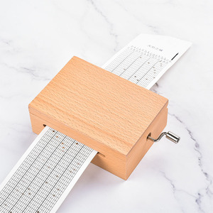 Boîte à <span class=keywords><strong>musique</strong></span> en bois à manivelle avec 30 notes, 20 bandes pré-composées et 10 bandes vierges, perforatrice en métal au design écologique vintage - Product Image 3
