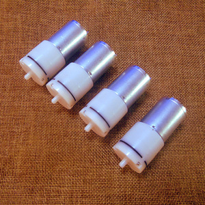 Pompe micro-aérateur 370 DC 3-12V étanche à aimant permanent en plastique technique IP65 pour l'aération en pisciculture - Product Image 1