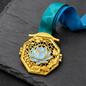 Medallas Personalizadas al por Mayor, Marco Octogonal Hueco, Flor de Loto 3D, Esmalte Translúcido, OEM, ODM, Sin Pedido Mínimo - Product Image 1