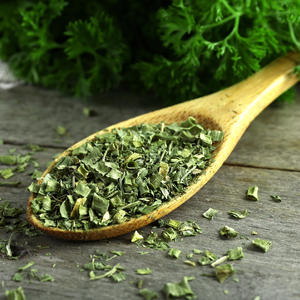 Hierbas de Cilantro Secas Preparadas Tradicionalmente para un Sabor Auténtico, Condimento y Aplicaciones Culinarias Diarias - Product Image 3