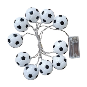 Guirlandes lumineuses LED en forme de ballon de football blanc chaud pour décorations de fête, ambiance extérieure pour les jours de match et les fan caves - Product Image 4