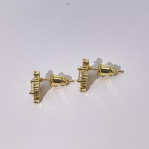 ต่างหูทรงรีชุบทองเหลืองประดับเพชรซิร์คอนทรงกรงเล็บ ดีไซน์หรูหราทันสมัย ให้ความรู้สึกสง่างามและมีระดับ - Product Image 1