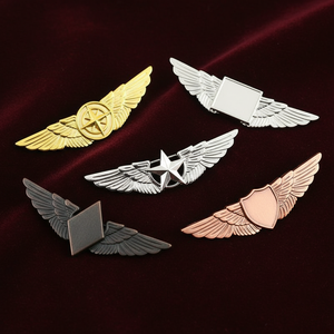 Broche de Piloto de Aviación con <span class=keywords><strong>Emblema</strong></span> Personalizado para Uniforme de Vuelo, Liberación Rápida, Alas Metálicas, Solapa de Seguridad - Product Image 1