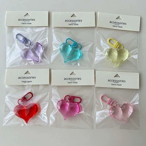 Llavero de Plástico en Forma de Corazón, Regalos Promocionales, Adorno para Bolsos, Decoraciones para Teléfonos en Varios Colores, Colgante de Corazón 3D, Llaveros de Acrílico Transparente - Product Image 3