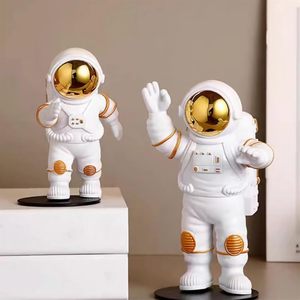Juego de 3 estatuas de astronauta blanco dorado, figuritas de Escultura del espacio exterior para decoración del hogar, adornos para pasteles - Product Image 3