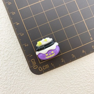 Accesorios de Resina de Halloween con Diseño de Escoba, Fantasma y Castillo - Decoración DIY con Pegamento en Crema para Fundas de Teléfono y Horquillas - Product Image 4