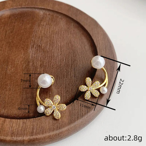 Orecchini a Perno e a Clip con Piccoli Fiori per Donne, Design Floreale Elegante, Accessori per Orecchie da Indossare Quotidianamente - Product Image 6