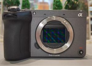 Caméra cinéma plein format Sony ILME FX2 d'occasion, 33MP, stabilisation 5 axes, vidéo 4K, bon état, prête à être expédiée - Product Image 2