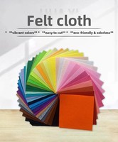 Rouleaux de tissu non tissé aiguilleté coloré, offrant une bonne respirabilité et une absorption acoustique, adaptés à la décoration intérieure