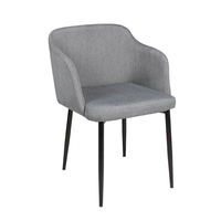 Chaise de salle à manger moderne rembourrée en tissu, pieds en métal noir, dossier incurvé, revêtement poudré, pour restaurant, café, vente en gros