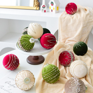 ลูกบอลประดับตกแต่งคริสต์มาสกำมะหยี่สีแดงเบอร์กันดี ลูกบอลพลาสติกประดับต้นคริสต์มาสแบบมีกลิตเตอร์ ของตกแต่งแขวนสำหรับเทศกาลคริสต์มาส - Product Image 2