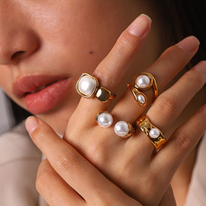 Anillo de Perlas de Acero Inoxidable de Lujo Ligero para Mujer, Chapado, Resistente al Deslustre, Banda Abierta, Joyería de Alta Gama, Accesorios al por Mayor - Product Image 1