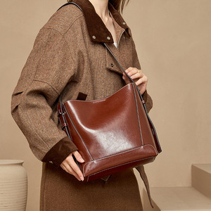 Sac seau en cuir véritable pour femme, large bandoulière, style vintage, résistant à l'eau, fermeture éclair, hiver 2025, usage quotidien - Product Image 2