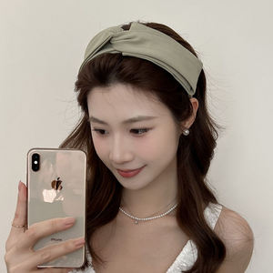 Japon Corée Show Face Petit <span class=keywords><strong>Bandeau</strong></span> De Couleur Unie Tissu Croisé Asymétrique Cheveux Cerceau Simple Premium Large Bord <span class=keywords><strong>Bandeau</strong></span> - Product Image 2