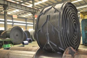 YUPHENG Fournisseur d'usine sur mesure, bande transporteuse en caoutchouc Chevron EP200 à haute résistance à la traction 18Mpa pour cimenterie - Product Image 2