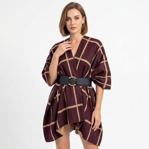 Poncho châle cape pour femme bordeaux à imprimé géométrique avec ceinture, idéal pour les voyages décontractés automne-hiver et le quotidien - Product Image 1