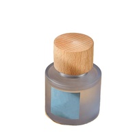 Envase de Perfume Personalizado, Botella de Vidrio Cuadrada con Pulverizador, Tapa de Rosca de Madera de Haya/Haya Grabada, Logotipo Personalizado