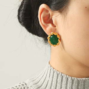 Boucles d'oreilles ovales vintage en acier inoxydable plaqué or 18 carats avec pierres précieuses, bijoux d'oreille rétro de luxe pour femmes - Product Image 2