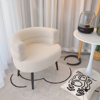 Canapé simple moderne nordique en laine d'agneau, coussin confortable, design stable, parfait pour le salon, la chambre, le café
