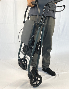 Andador sencillo de cuatro ruedas, plegable, para personas mayores, con asiento y bolsa de almacenamiento. - Product Image 4