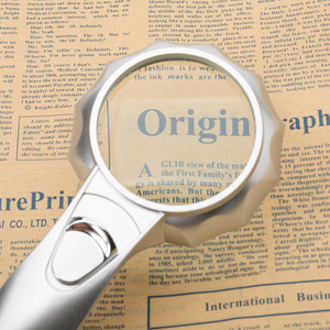 <span class=keywords><strong>Loupe</strong></span> portative 4X argentée 50 mm avec éclairage 6 LED, aide pour déficients visuels, soins des ongles multifacettes - Product Image 1