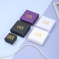 Ensemble de présentation de bijoux élégant A1 avec boîtes colorées superposées, boîte de présentation ouverte et accessoires d'entretien pour offrir en cadeau
