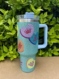 Tazza Termica con Glitter e Strass a Forma di Labbra che si Baciano, 40 oz, per San Valentino, con Manico e Fiocco a Cuore - Product Image 5