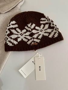 Winter Neue Woll-Retro-Jacquard-Schneeflocken-Strickmütze Outdoor Warme Modische Übergrößen-Skullcap mit Wildleder-Etikett - Product Image 6