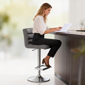 Sgabello da Bar Moderno Bianco con Base in Cromo Stabile, Seduta Imbottita in Pelle PU, Girevole a 360° e Altezza Regolabile - Product Image 1