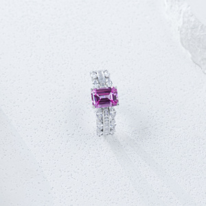 Bague de mariage classique et romantique en argent S925 plaqué rhodium avec saphir rose Paraiba de laboratoire taille émeraude - Product Image 1