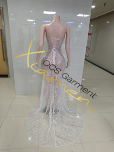 Robe de soirée Ocstrade scintillante argentée en maille transparente, ornée de cristaux 3D floraux, col en V profond, à lacets, avec sequins, pour bal de promo ou soirée formelle - Product Image 6