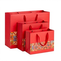 Sac cadeau personnalisable en papier avec poignée en corde à large sangle imprimée rouge style chinois pour le Nouvel An chinois