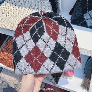 Của phụ nữ chất lượng cao hợp thời trang kẻ sọc dệt kim mùa đông Beanie mũ thiết kế mới rô mô hình 3D thêu thời trang cho mùa đông - Product Image 3