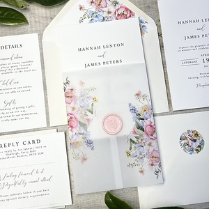 Uniek op maat gemaakt uitnodigingspaneel met blauwe bloemen op vellum, bedrukt huwelijksuitnodiging met zegel - Product Image 4