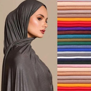 2025 Atacado de Alta Qualidade Mulheres Muçulmano Xaile Envoltório Planície Hijabs 60*170cm Premium Scarf Algodão Jersey <span class=keywords><strong>Hijab</strong></span> para As Mulheres - Product Image 6