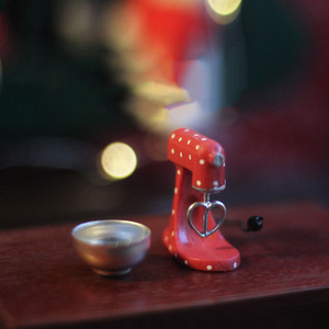 Nuevo estilo de Navidad estilo rojo Mini mezclador miniatura casa de muñecas mezclador cocina Diy juguete resina artesanía muñeca Accesorios - Product Image 2