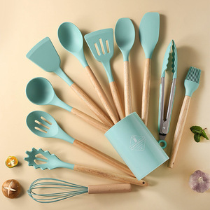 Set di 12 Utensili da Cucina in Silicone Resistente al Calore Senza BPA con Contenitore e Manici in Legno - Product Image 4