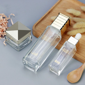 Botella <span class=keywords><strong>de</strong></span> cristal cuadrada transparente con tapa dorada, botella <span class=keywords><strong>de</strong></span> aceite <span class=keywords><strong>de</strong></span> esencia con logotipo personalizado, 120ml, 100ml, 40ml, 30ml, 50g, 30g, a buen <span class=keywords><strong>precio</strong></span> - Product Image 5