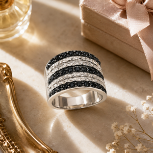 Anello Aperto Minimalista Bianco e Nero, Anello Statement alla Moda per Donne, Accessorio per Dito in Stile Semplice - Product Image 6
