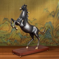 Ornement de cheval en métal pour le succès au bureau, décoration de luxe haut de gamme pour salon, cave à vin, cadeau de pendaison de crémaillère