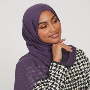 Hijab froissé en modal à fleurs ethniques pour femmes, écharpe légère et respirante, tenue quotidienne pour les voyages, conception de feuilles Bawal pour musulmans - Product Image 1