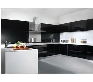 Armoire de cuisine moderne personnalisée laquée très brillante avec grand îlot - Product Image 2